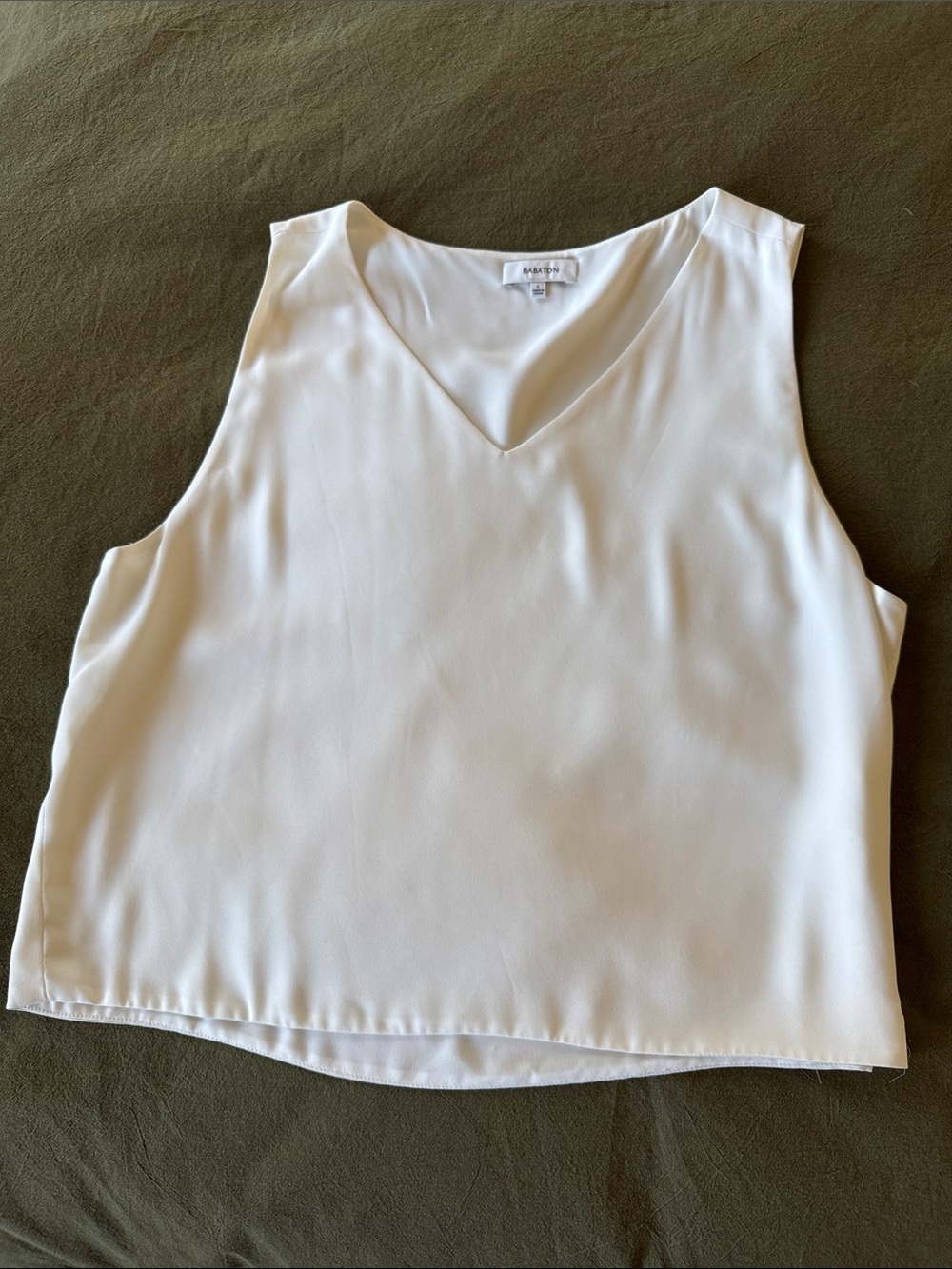 Aritzia Babaton | Women's White V-Neck Sleeveless Top